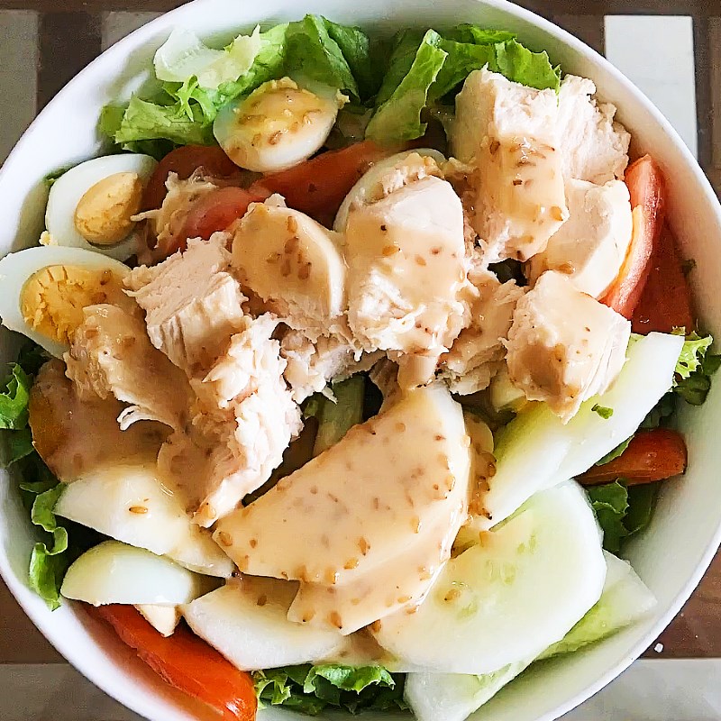  Bữa sáng cho người bệnh gút với salad thịt gà