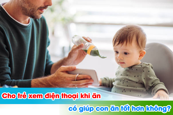 Cho trẻ xem điện thoại khi ăn có giúp con ăn tốt hơn không?