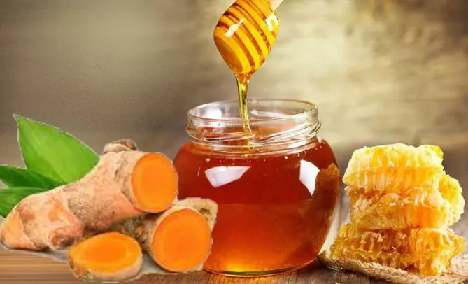 Nghệ kết hợp với mật ong