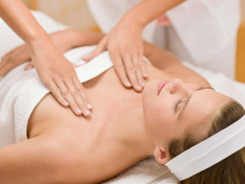  Massage ngực giúp vòng 1 săn chắc hơn